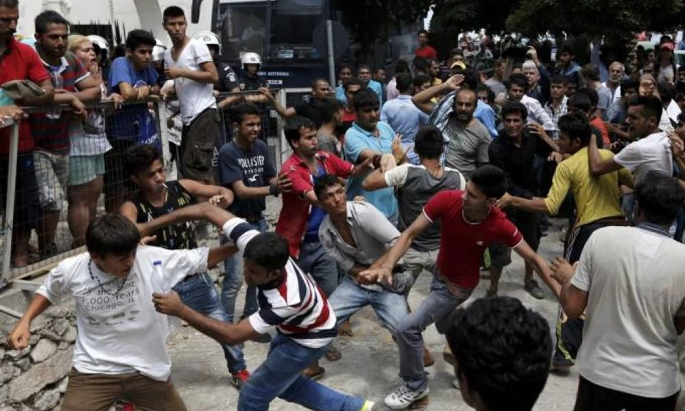 Στις "υπηρεσίες" των μεταναστών οι Ένοπλες Δυνάμεις